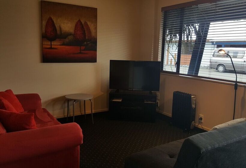 호텔 At The Rocks Motor Lodge