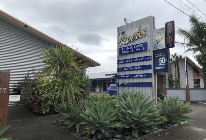 호텔 At The Rocks Motor Lodge