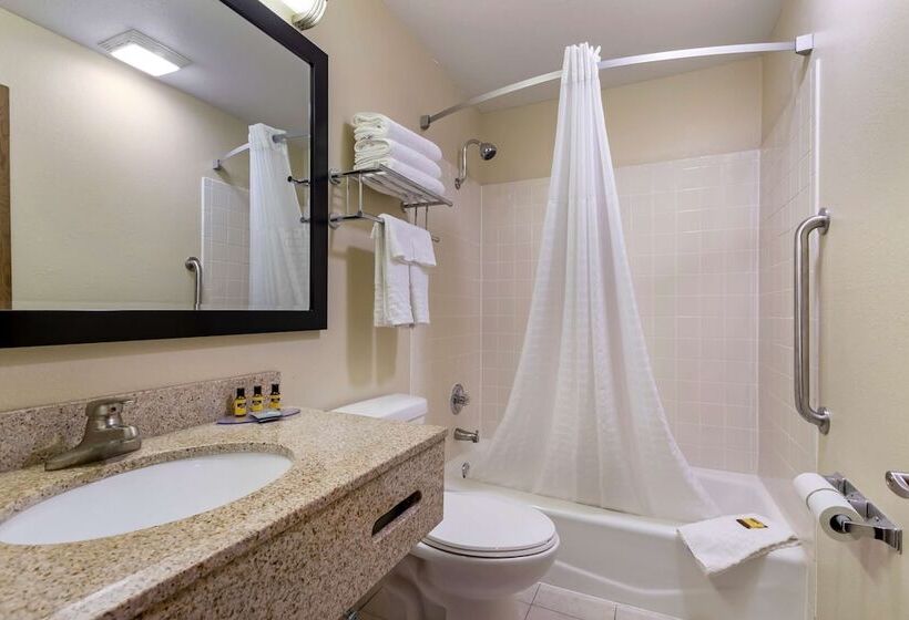 בית מלון כפרי Best Western Plus Altoona Inn