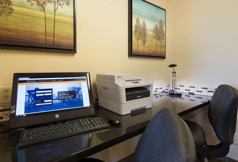 فندق Best Western Plus Altoona Inn