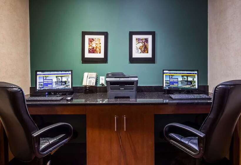 فندق Best Western Plus Howe Inn