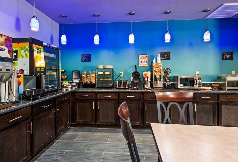 בית מלון כפרי Best Western Plus Kenedy Inn