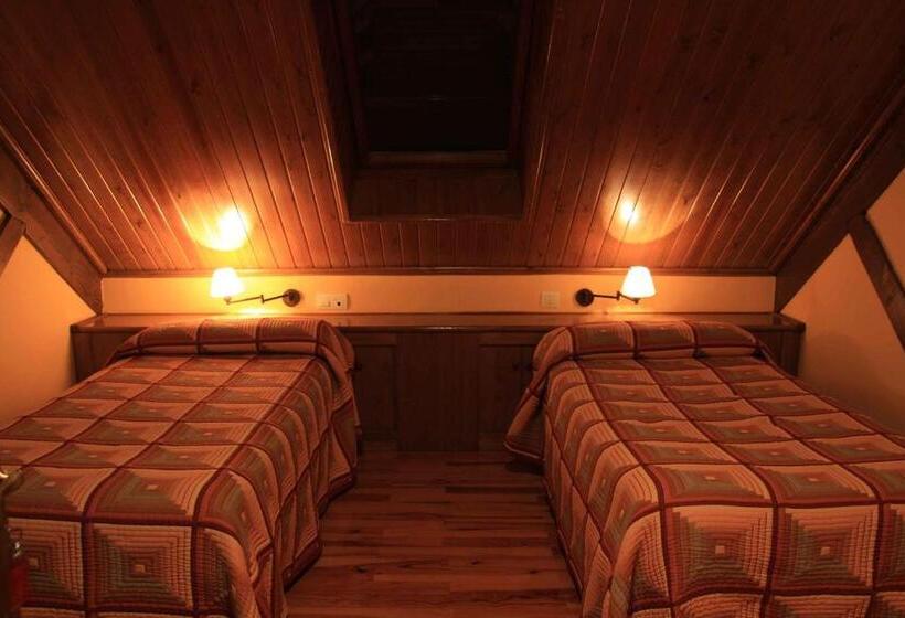 ホテル Bungalows Y Camping Viu