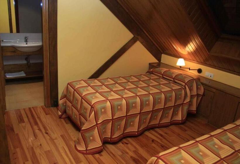 ホテル Bungalows Y Camping Viu