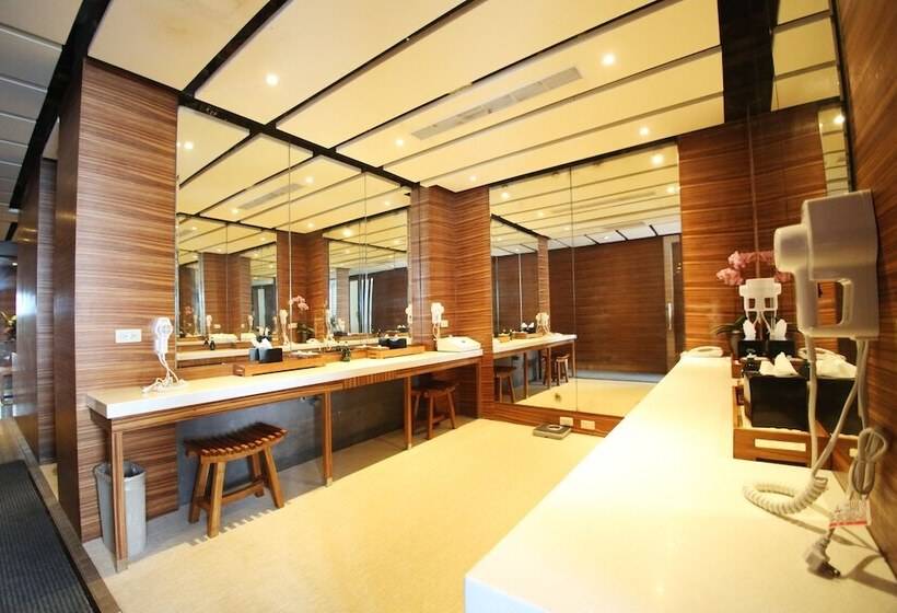 هتل Check Inn Select Taipei Yamgmingshan