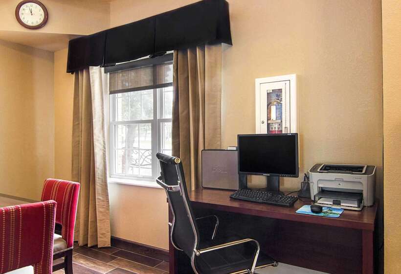 فندق Comfort Inn & Suites Graftoncedarburg