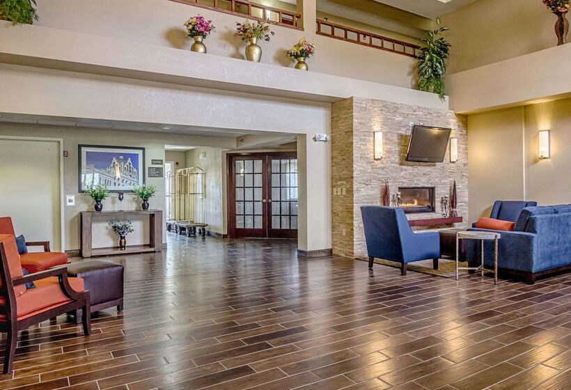 فندق Comfort Inn & Suites Graftoncedarburg