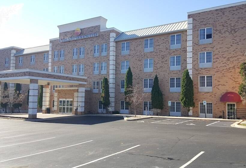 فندق Comfort Inn & Suites Graftoncedarburg