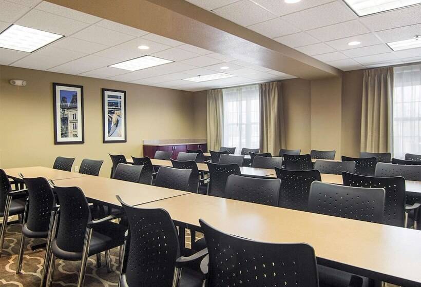 فندق Comfort Inn & Suites Graftoncedarburg