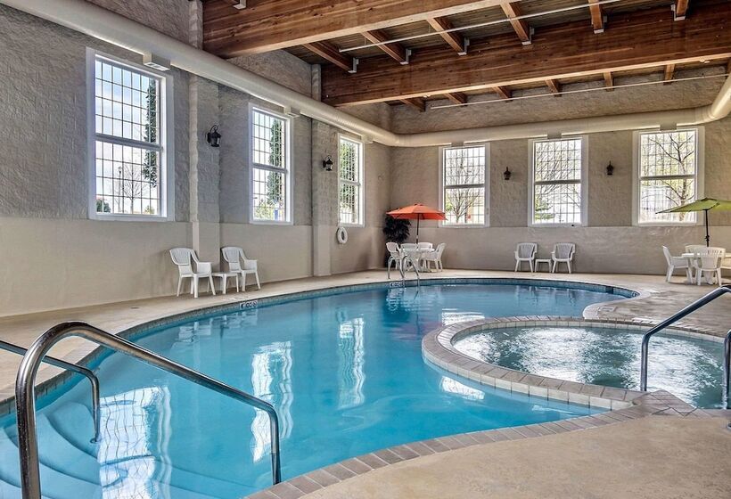 فندق Comfort Inn & Suites Graftoncedarburg