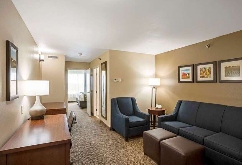 호텔 Comfort Inn & Suites Independence