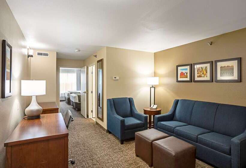 호텔 Comfort Inn & Suites Independence