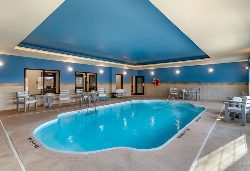 فندق Comfort Inn & Suites Near Bethel College