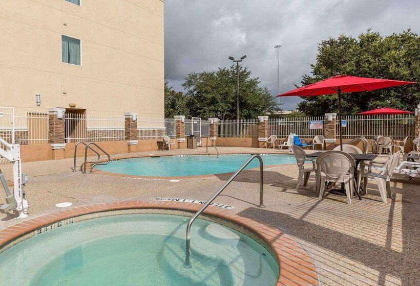 ホテル Comfort Suites At Katy Mills