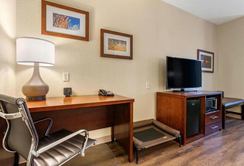فندق Comfort Suites Fernley