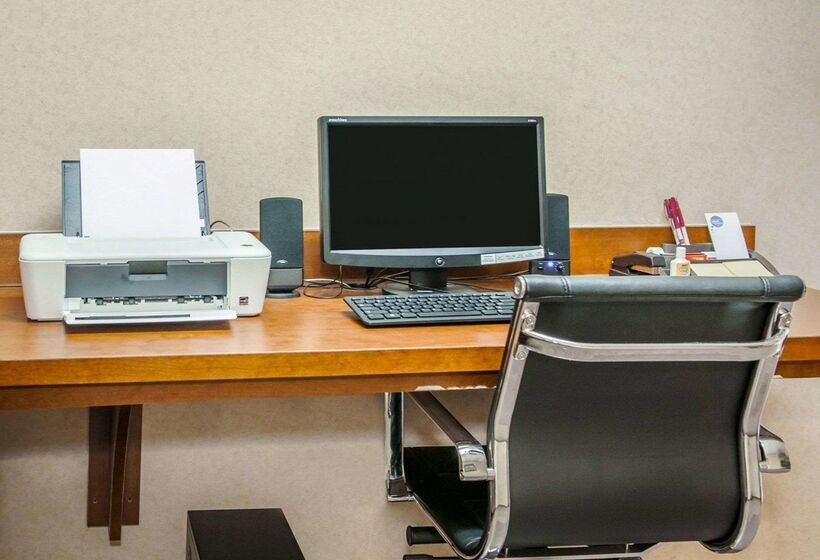 בית מלון כפרי Comfort Suites French Lick