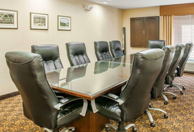 בית מלון כפרי Comfort Suites French Lick