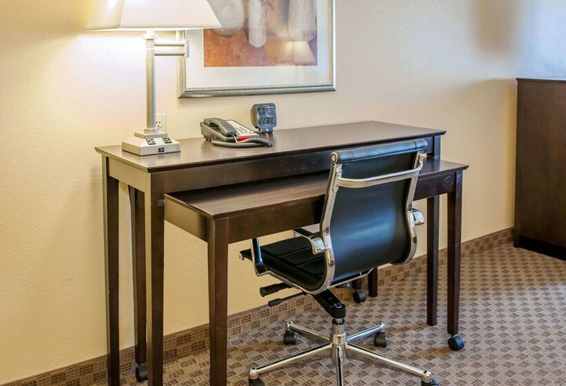 בית מלון כפרי Comfort Suites French Lick