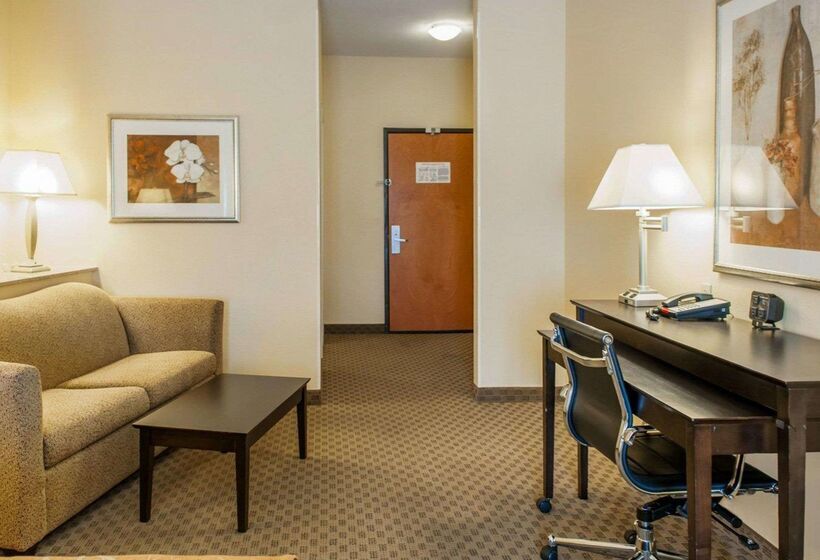 בית מלון כפרי Comfort Suites French Lick