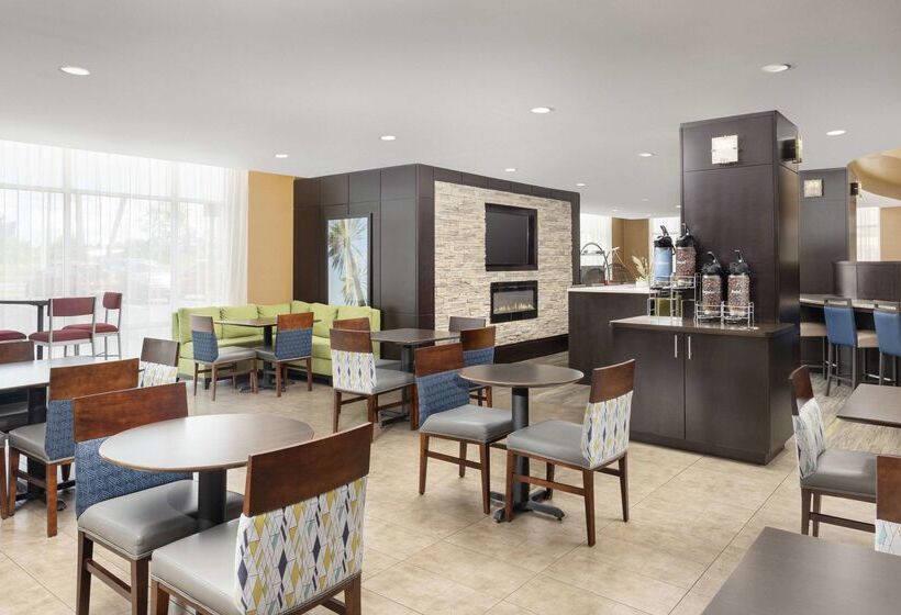 בית מלון כפרי Comfort Suites Lake City