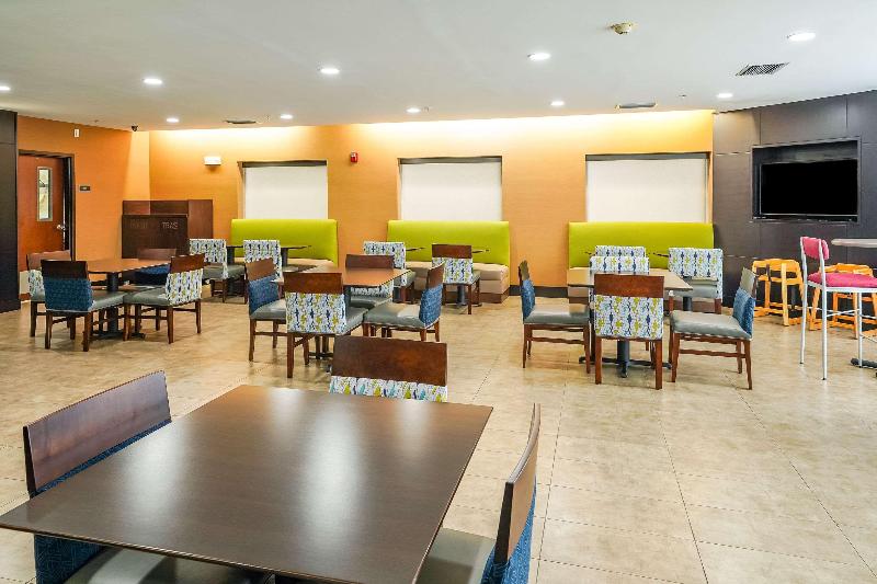 בית מלון כפרי Comfort Suites Lake City