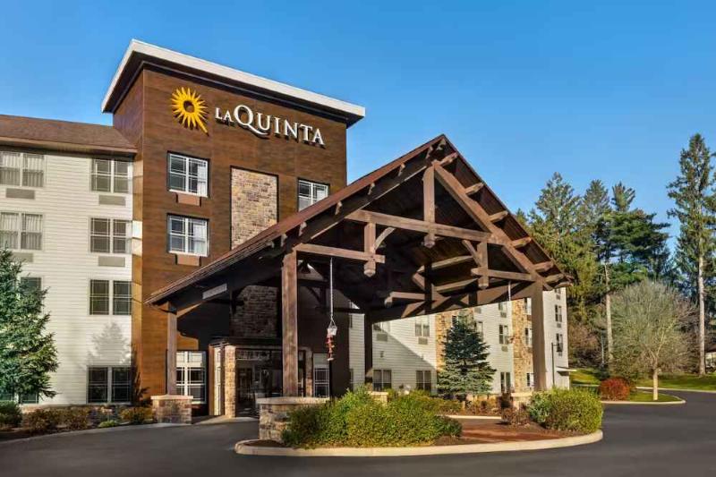 هتل La Quinta Inn & Suites by Wyndham Lake George