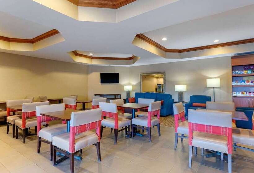 فندق Comfort Suites South Haven Near I96