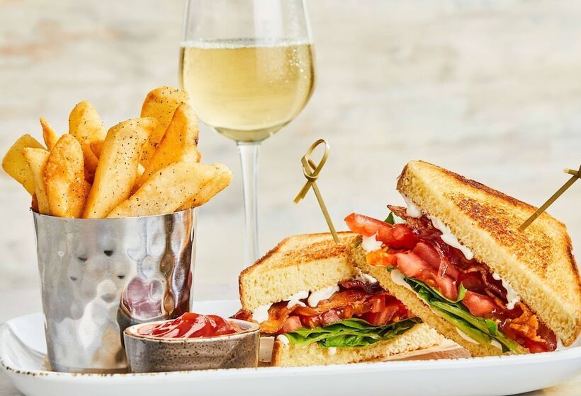 هتل Courtyard By Marriott Hickory