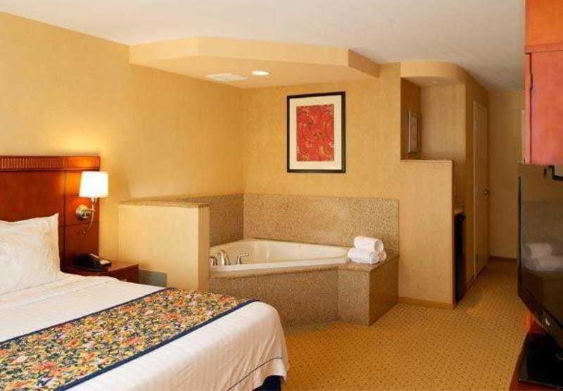 فندق Courtyard By Marriott Seattle Kirkland