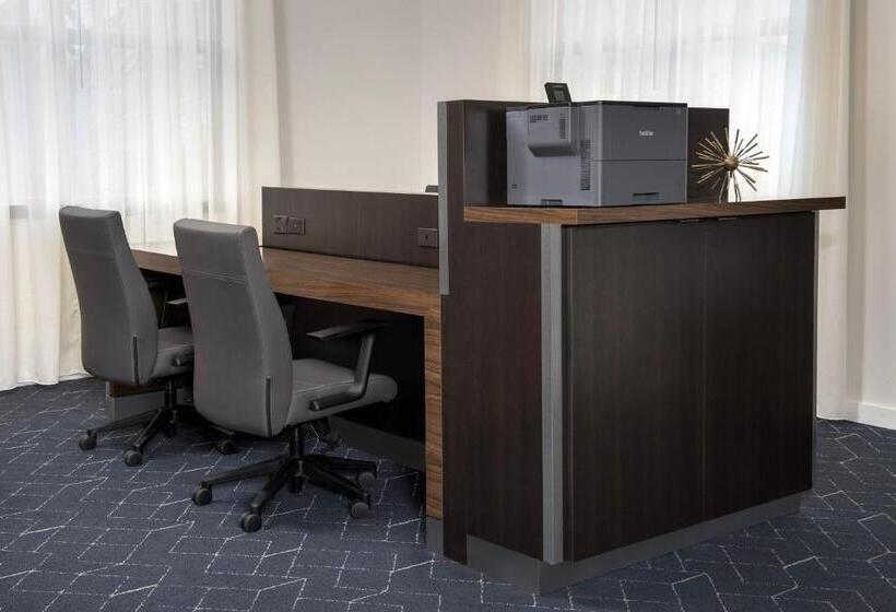 فندق Courtyard By Marriott Seattle Kirkland