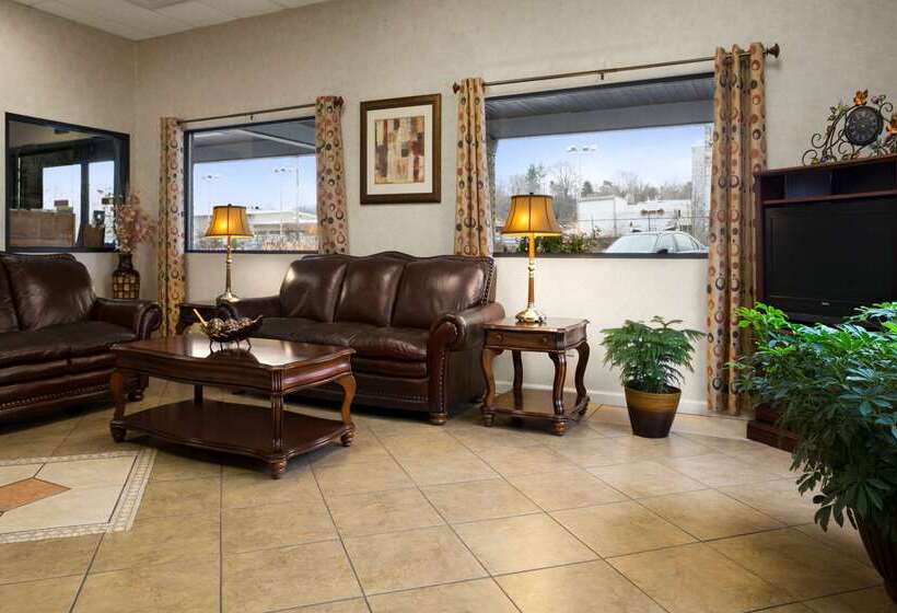 Отель Days Inn By Wyndham Huntington