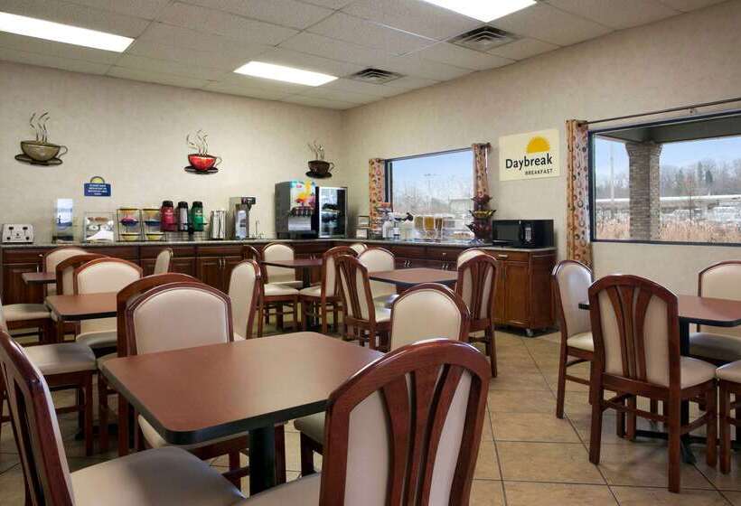 Отель Days Inn By Wyndham Huntington