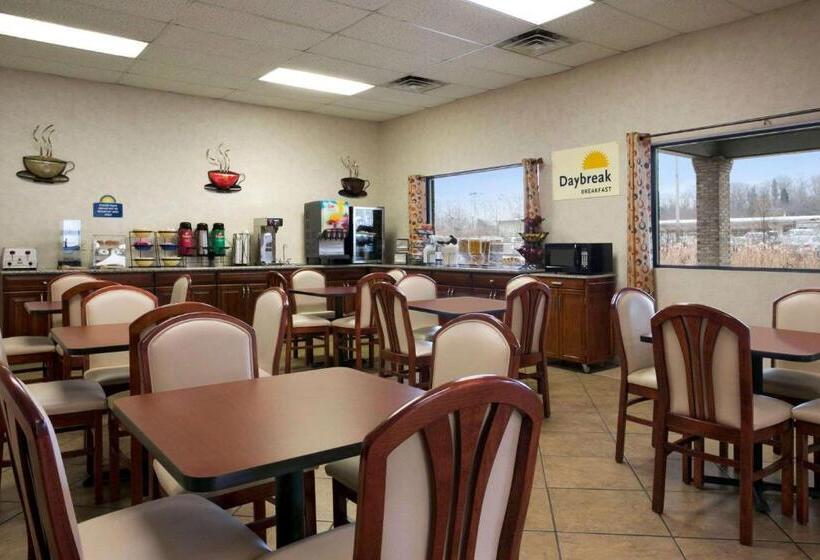 Отель Days Inn By Wyndham Huntington