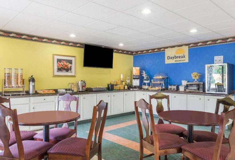 فندق Jesup Inn & Suites