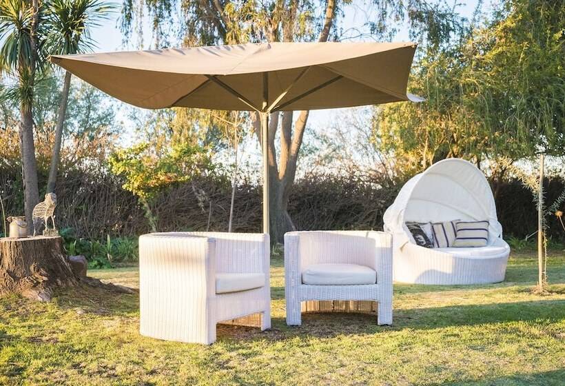 هتل De Zeekoe Guest Farm