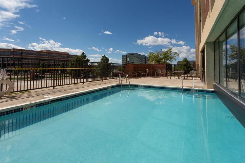 בית מלון כפרי Drury Inn & Suites Denver Tech Center