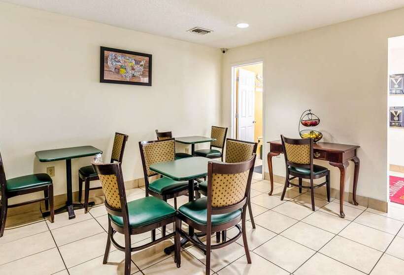 Отель Econo Lodge Glade Springs I 81