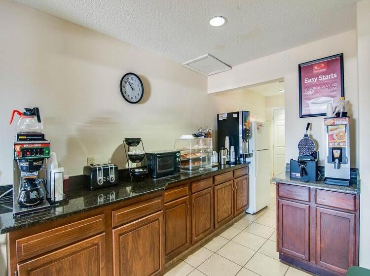 Отель Econo Lodge Glade Springs I 81