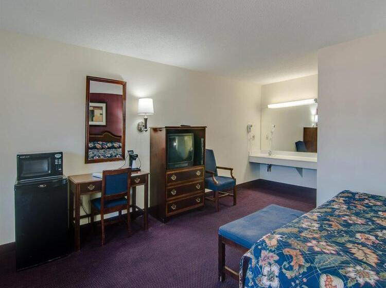 Отель Econo Lodge Glade Springs I 81