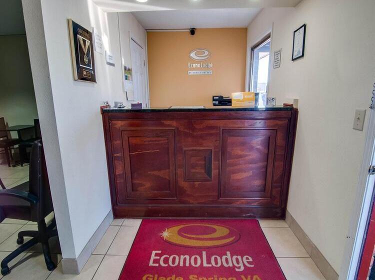Отель Econo Lodge Glade Springs I 81