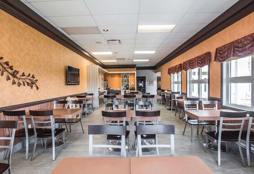 ホテル Econo Lodge Inn & Suites