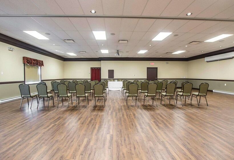 ホテル Econo Lodge Inn & Suites