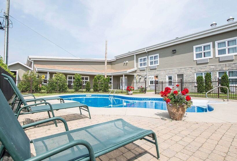 ホテル Econo Lodge Inn & Suites