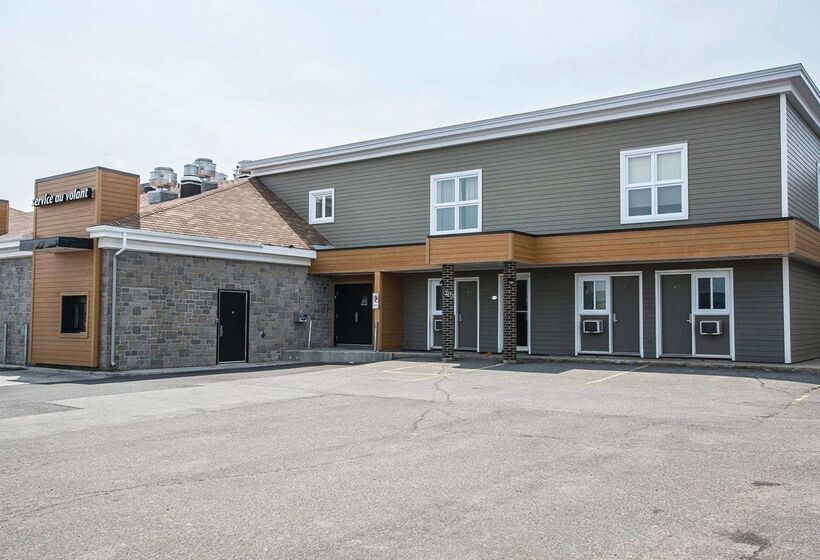 ホテル Econo Lodge Inn & Suites