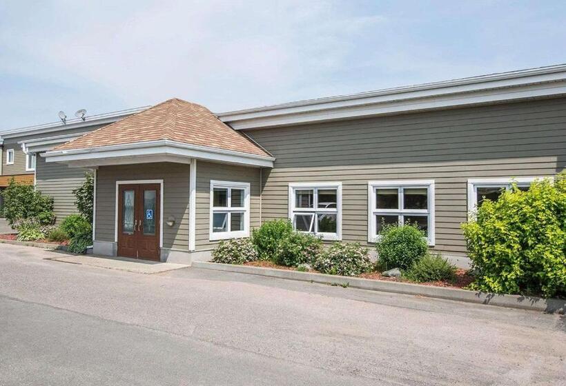 ホテル Econo Lodge Inn & Suites