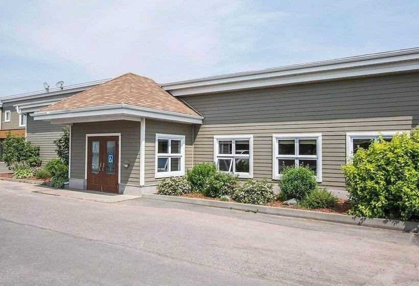 ホテル Econo Lodge Inn & Suites