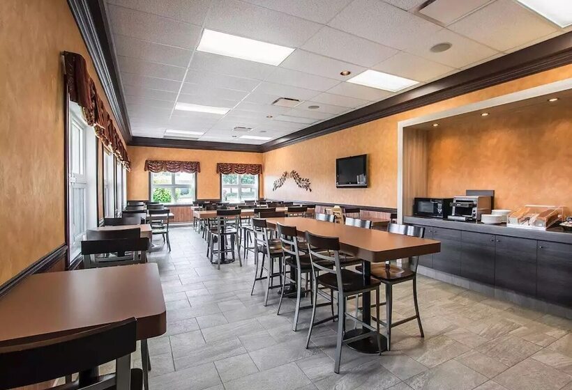 ホテル Econo Lodge Inn & Suites