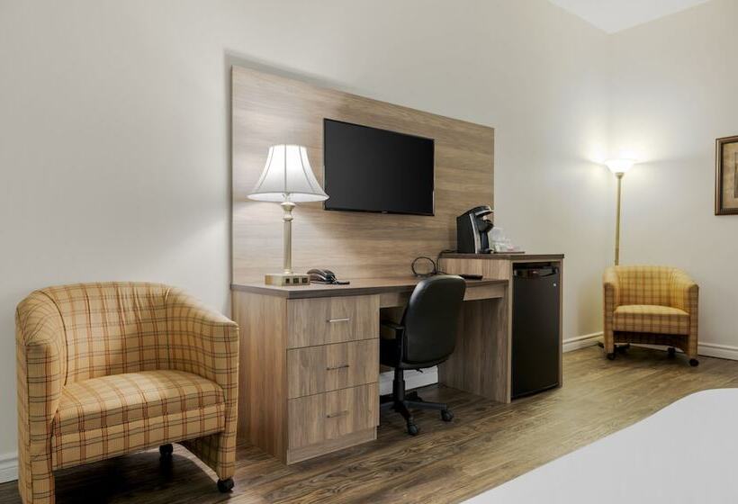 ホテル Econo Lodge Inn & Suites