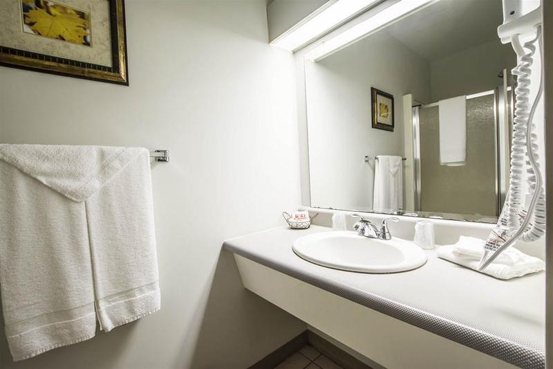 ホテル Econo Lodge Inn & Suites