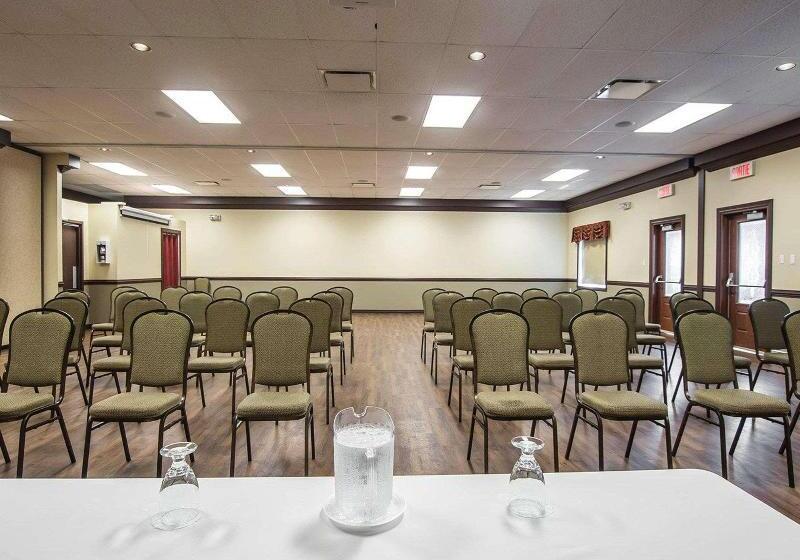 ホテル Econo Lodge Inn & Suites